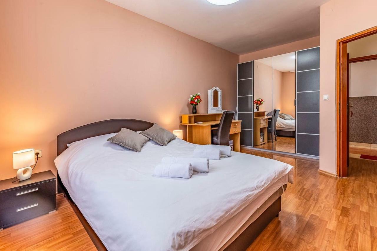 All Seasons Apartment Pula Ngoại thất bức ảnh