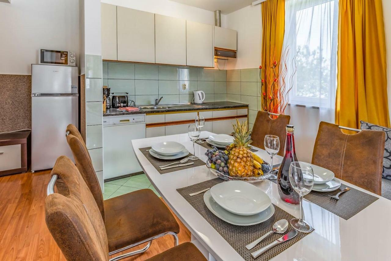 All Seasons Apartment Pula Ngoại thất bức ảnh