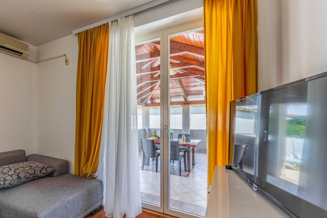 All Seasons Apartment Pula Ngoại thất bức ảnh